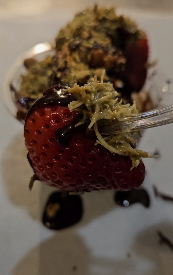 Dubai Pistachio Chocolate Strawberry Cup
